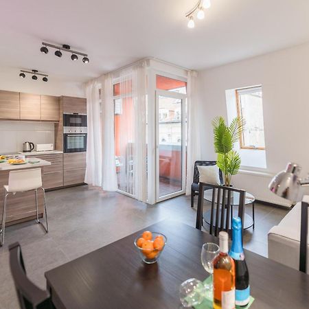 Miami Vice Apartment With Balcony Budapest Exterior photo