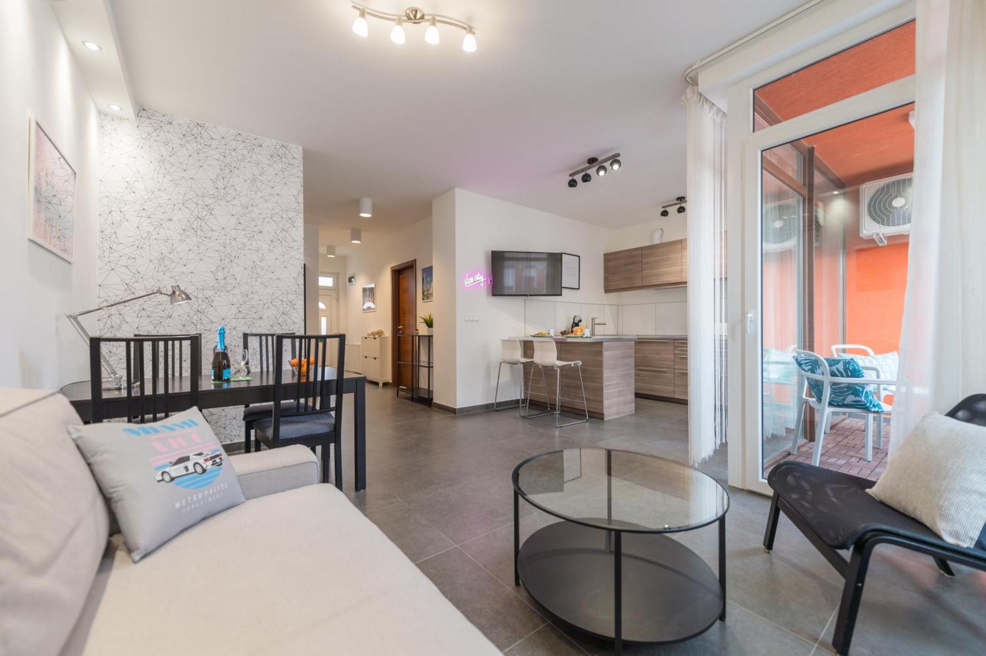 Miami Vice Apartment With Balcony Budapest Exterior photo