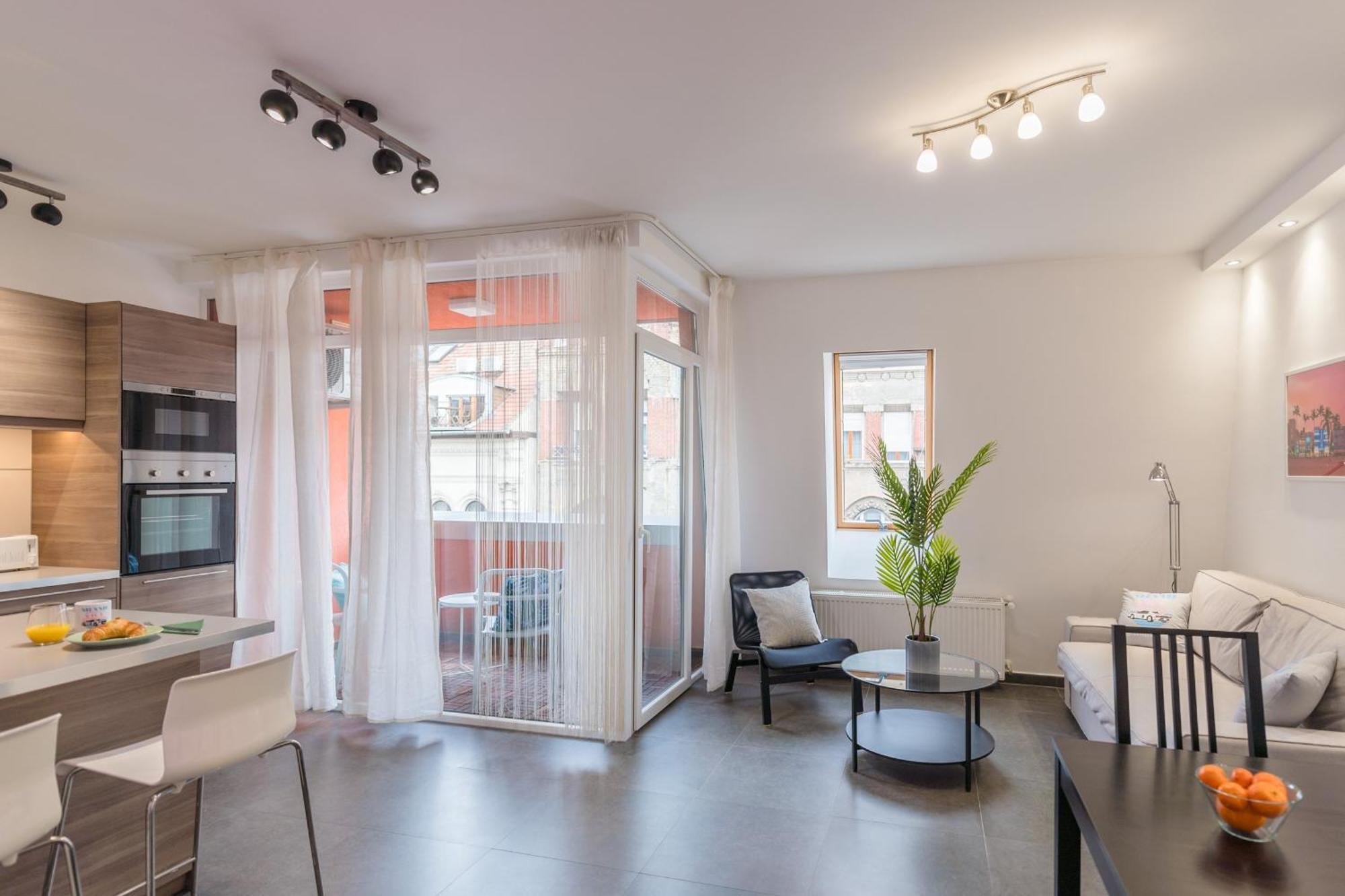 Miami Vice Apartment With Balcony Budapest Exterior photo