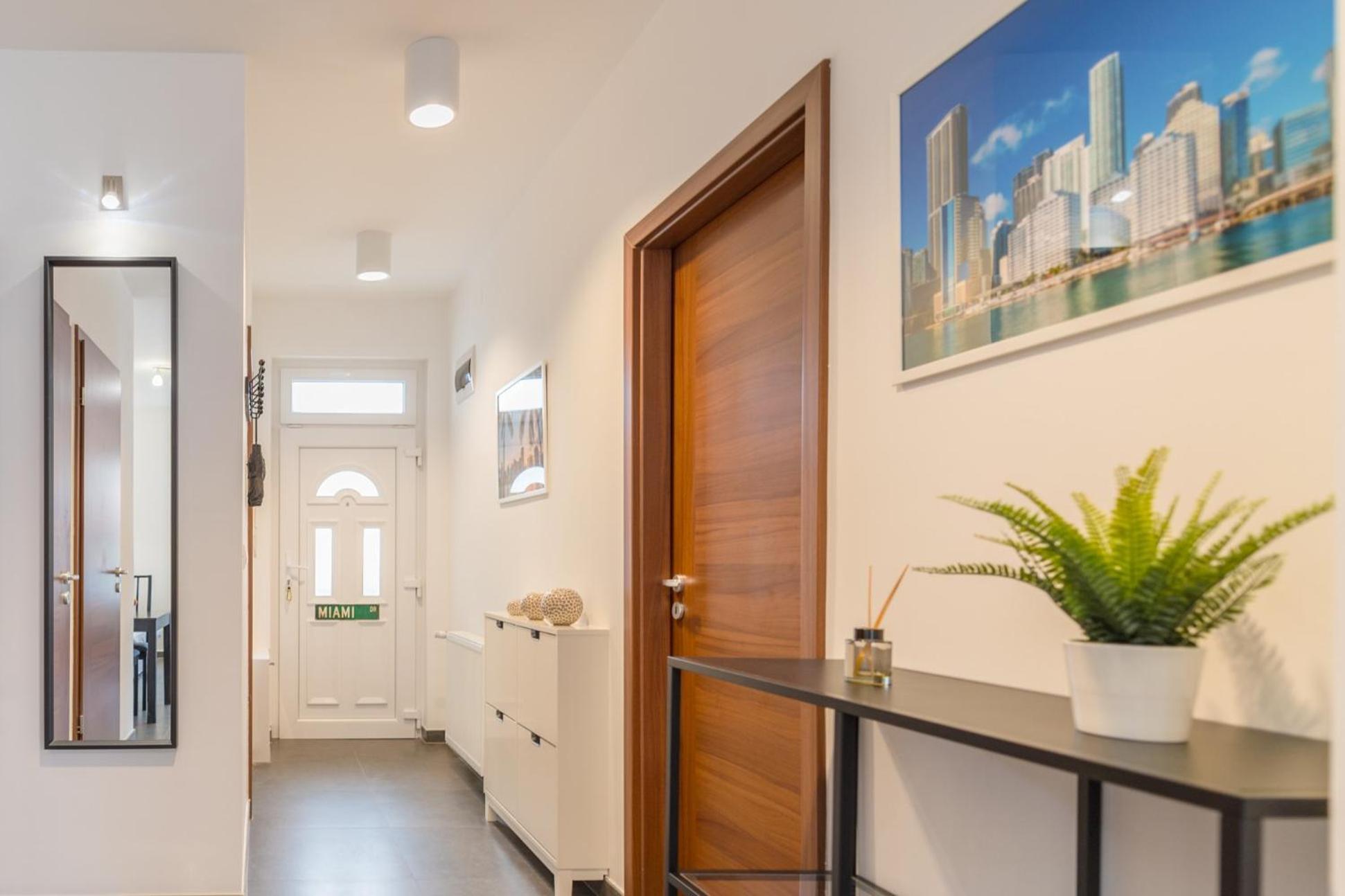 Miami Vice Apartment With Balcony Budapest Exterior photo