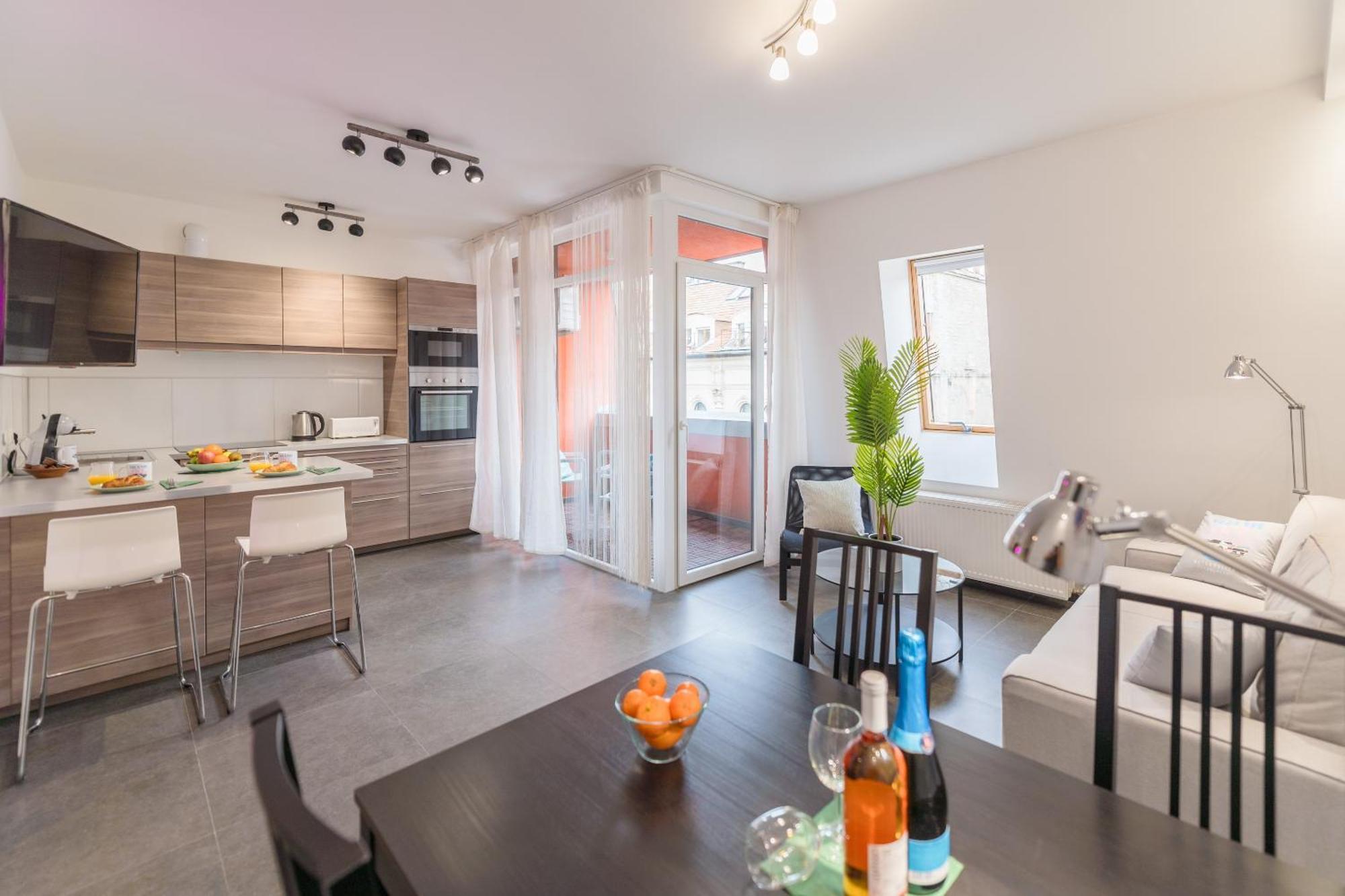 Miami Vice Apartment With Balcony Budapest Exterior photo