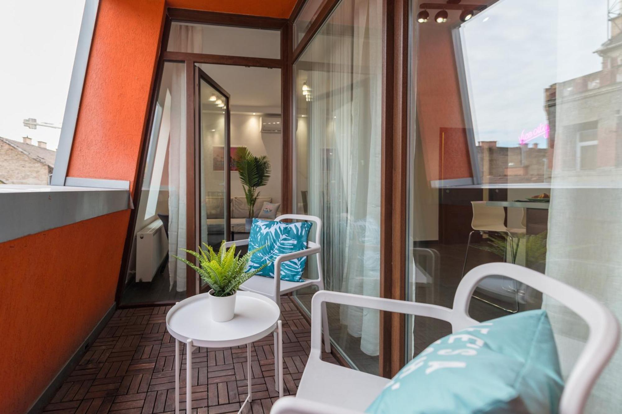 Miami Vice Apartment With Balcony Budapest Exterior photo