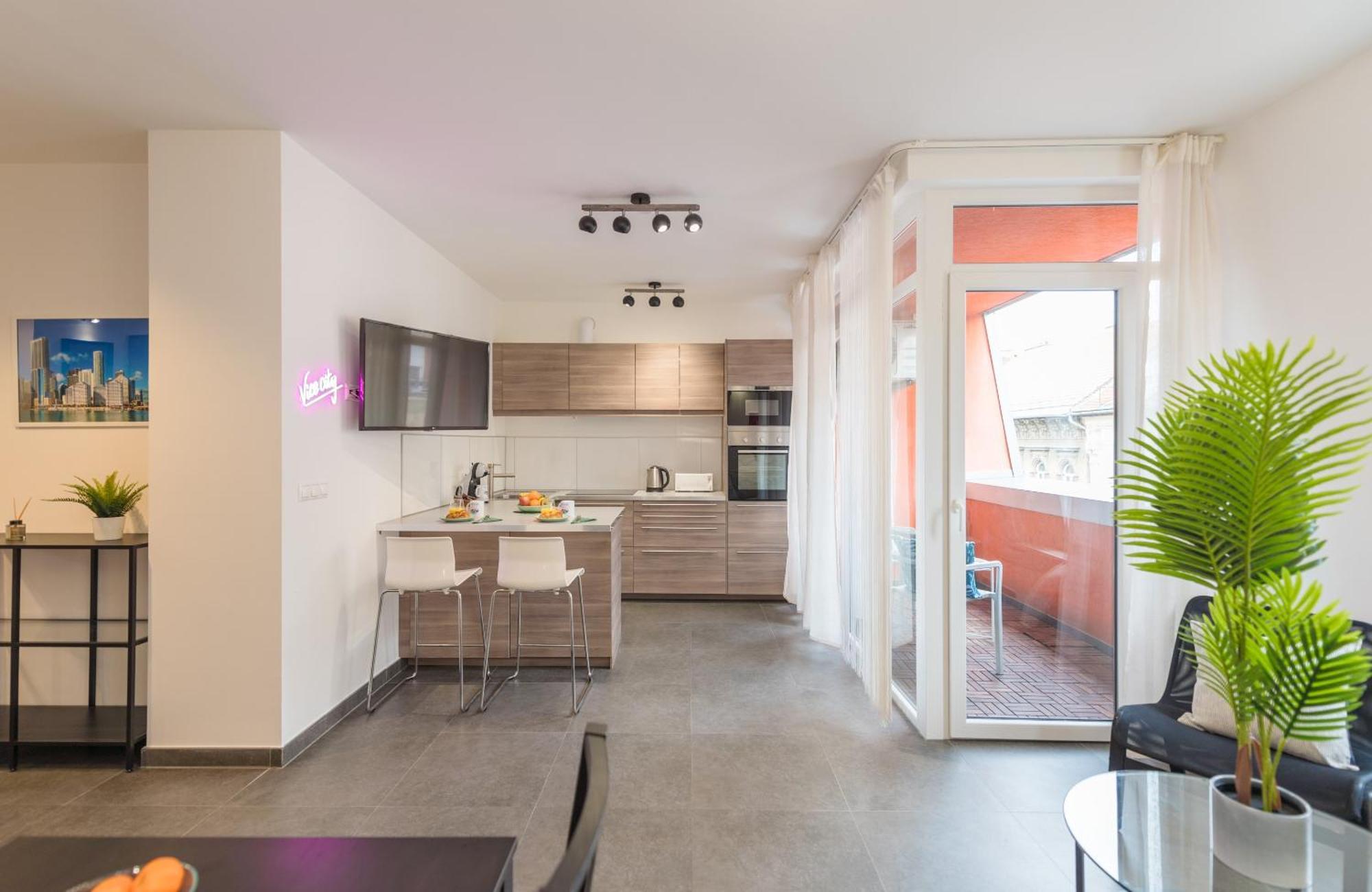 Miami Vice Apartment With Balcony Budapest Exterior photo